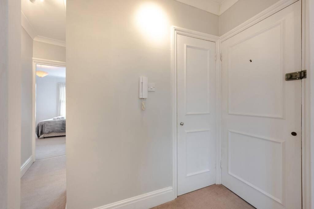 Cosy 2 Bed In Kensington Olympia Lägenhet London Exteriör bild
