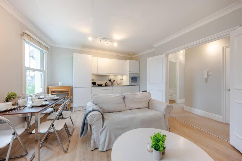 Cosy 2 Bed In Kensington Olympia Lägenhet London Exteriör bild
