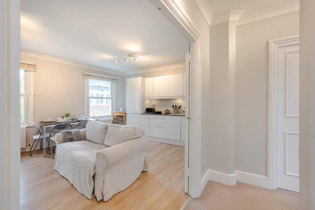 Cosy 2 Bed In Kensington Olympia Lägenhet London Exteriör bild